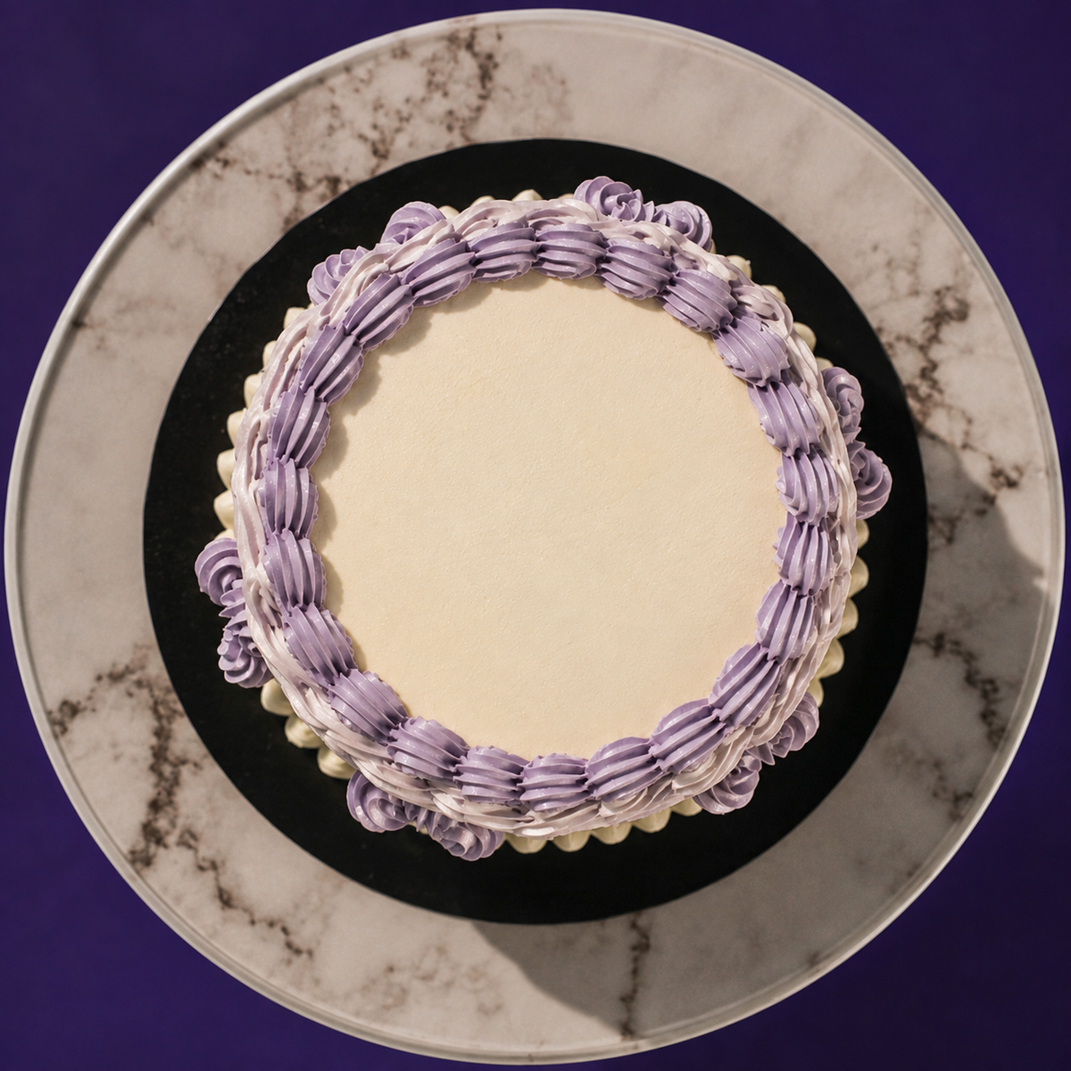 Top-down view of the Vintage Bloom cake in lilac and its clear flat top