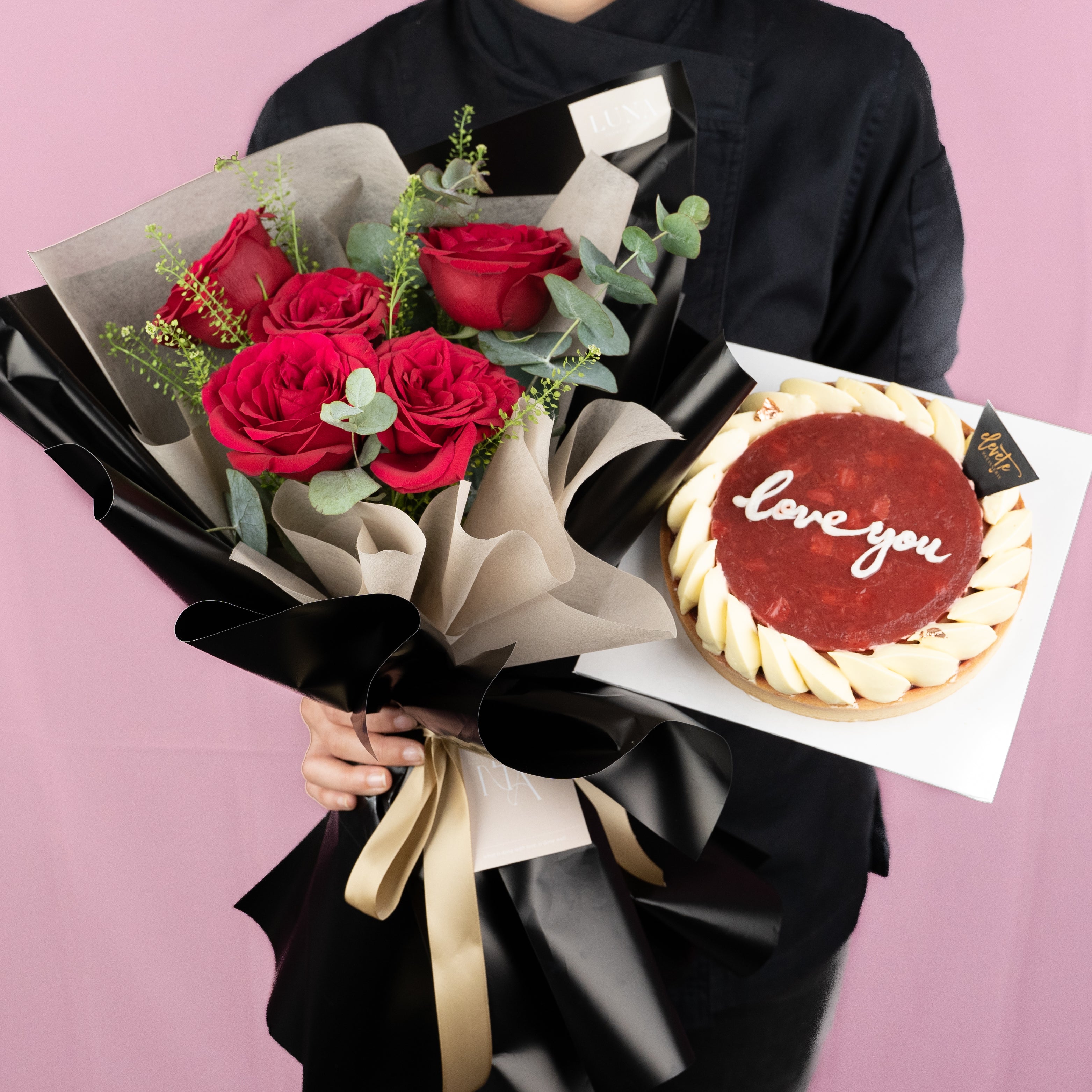 Valentine's Strawberry Tart & Fresh Flowers Bundle