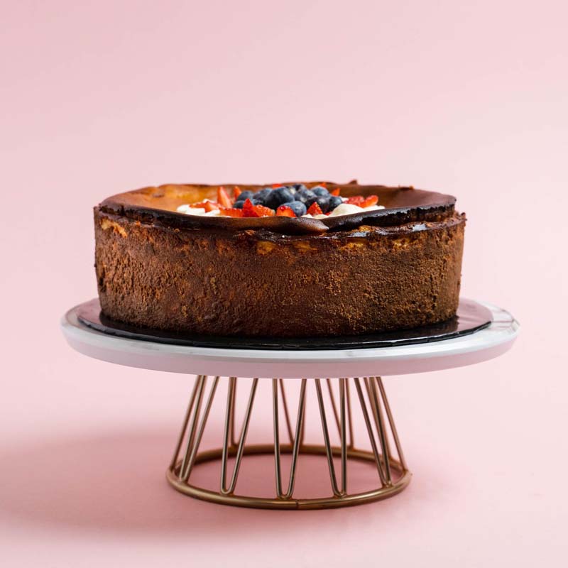 burnt-cheesecake-with-fruits