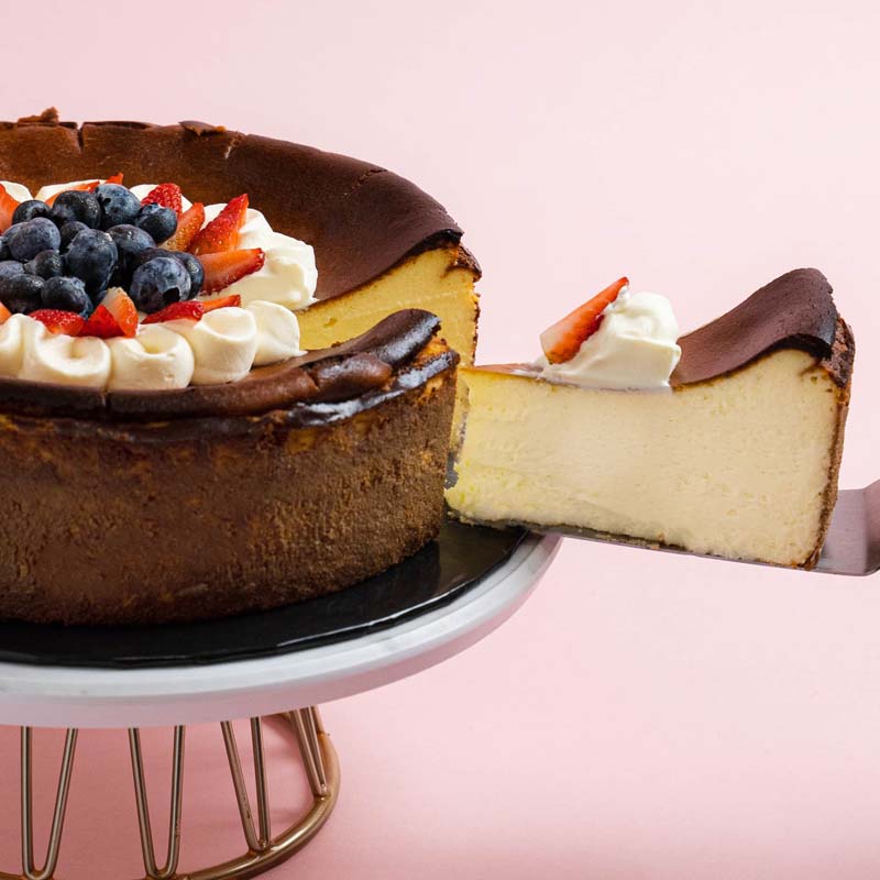 burnt-cheesecake-with-fruits