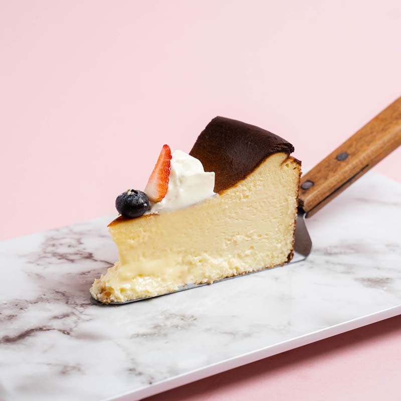 burnt-cheesecake-with-fruits